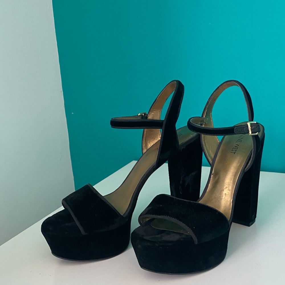 Nine West Black velvet High heels